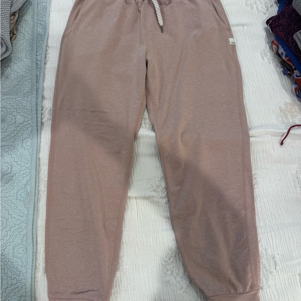 Vuori Women's Joggers in dusty Rose